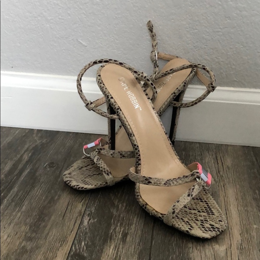 HighHeels Sandals NWT Size 8 TTS